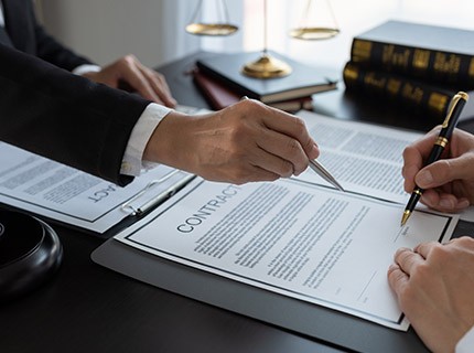 Client signing commercial agency dispute contract
